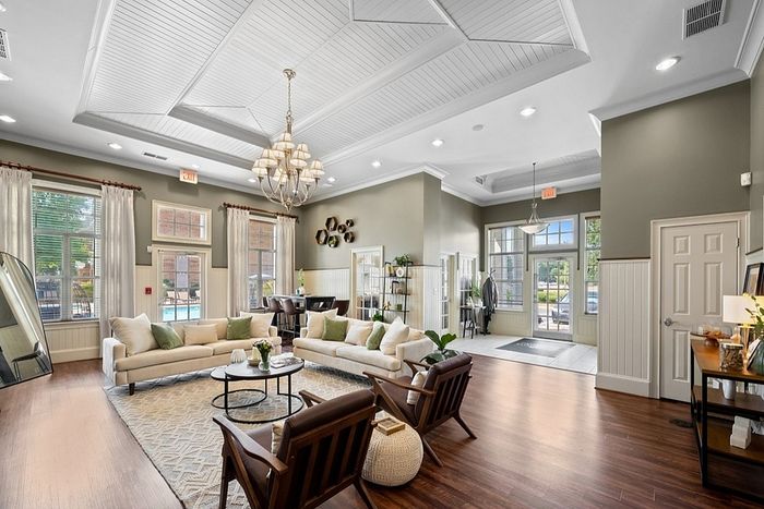 Centerville Manor - Elegant Lounge