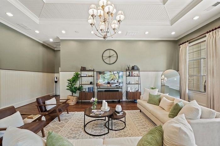 Centerville Manor - Stylish Living Room