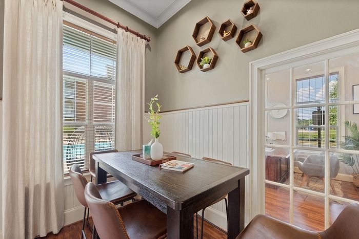 Centerville Manor - Elegant Dining Area