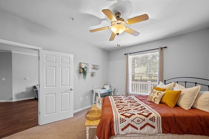 Centerville Manor - Cozy Bedroom