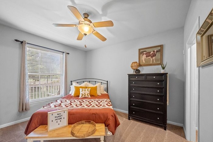 Centerville Manor - Cozy Bedroom