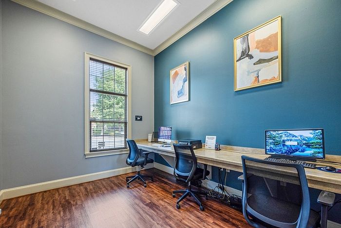 Centerville Manor - Business Center