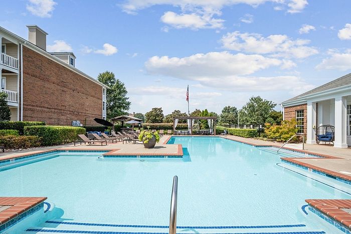 Centerville Manor - Outdoor Pool