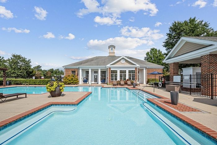 Centerville Manor - Outdoor Pool