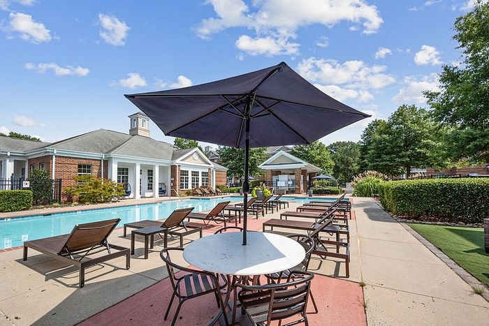 Centerville Manor - Outdoor Pool Area