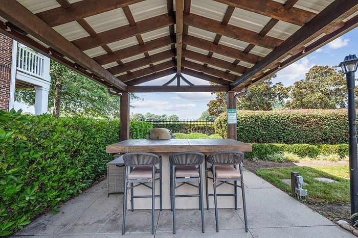 Centerville Manor - Outdoor Bar Area