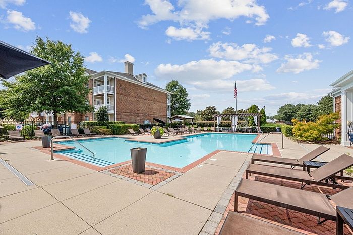 Centerville Manor - Outdoor Pool