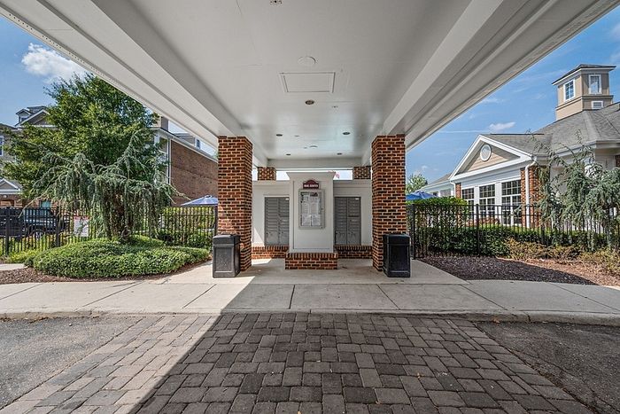 Centerville Manor - Covered Patio