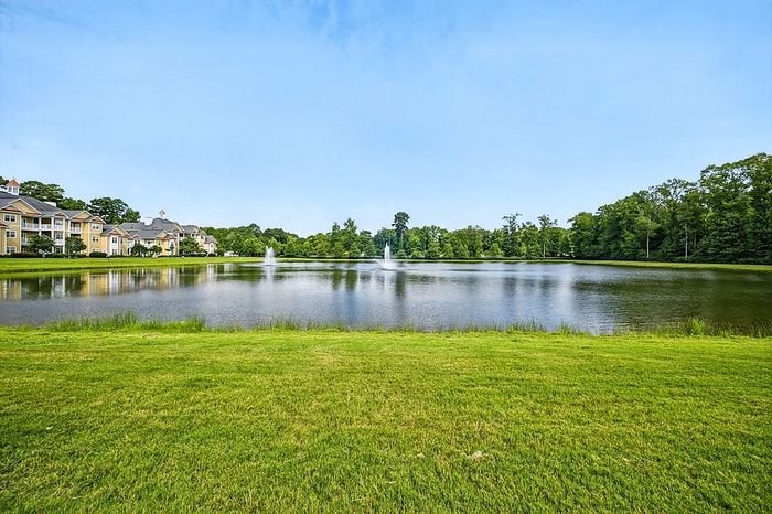 Fenwyck Manor - Scenic Lake View