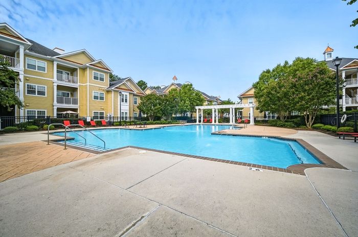 Fenwyck Manor - Outdoor Pool Area