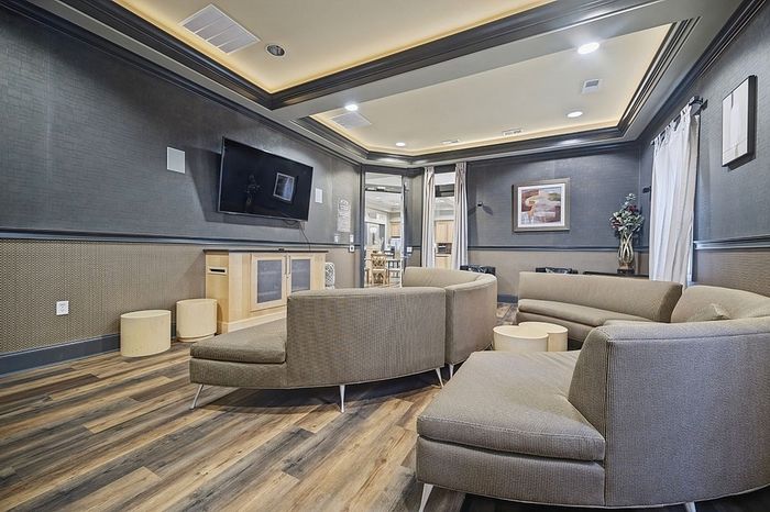 Fenwyck Manor - Modern Lounge