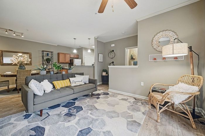 Fenwyck Manor - Cozy Living Room