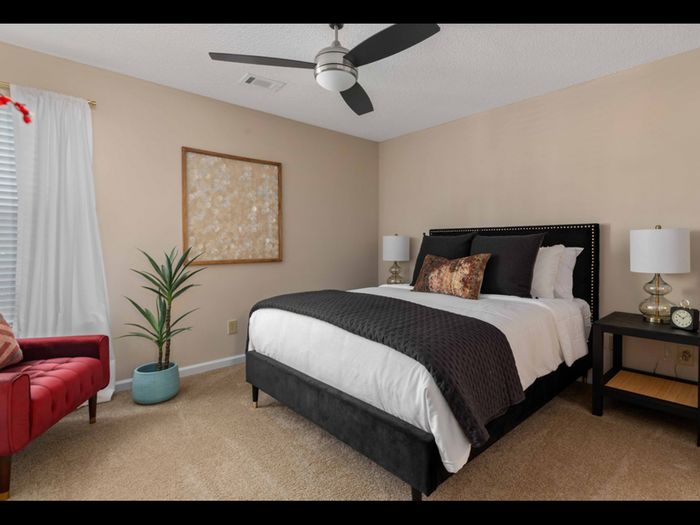The Lakes Apartments