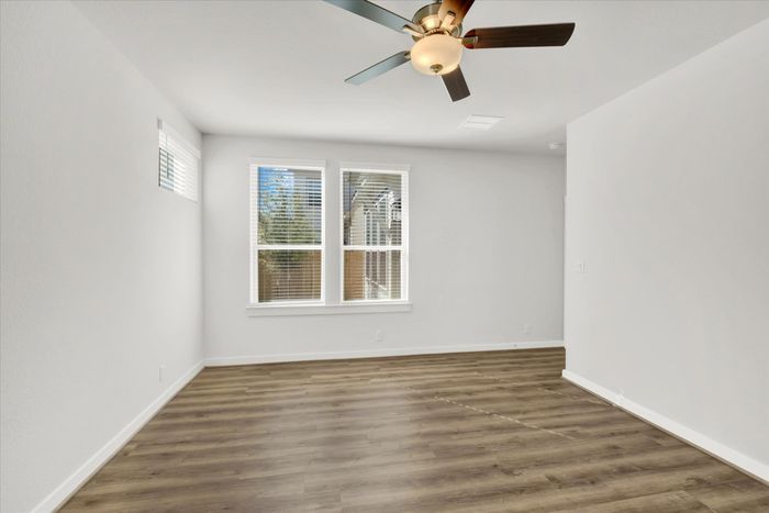 unfurnished living area