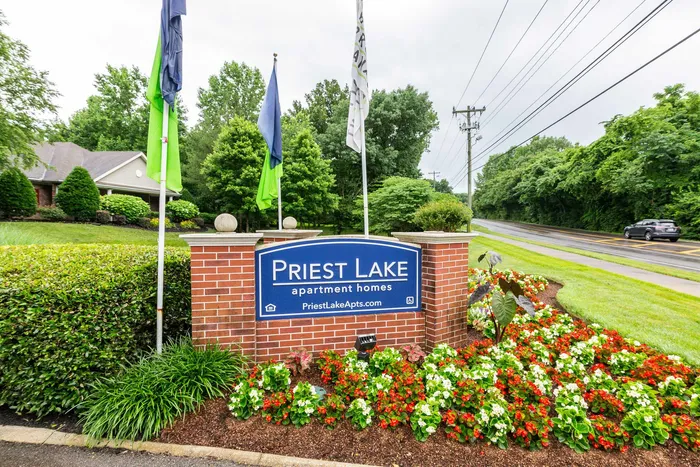 Entrance monument sign