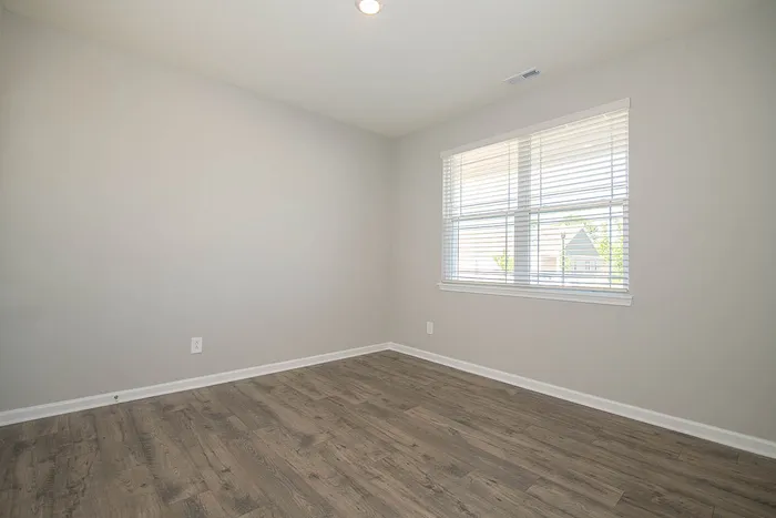 Empty room with vinyl flooring
