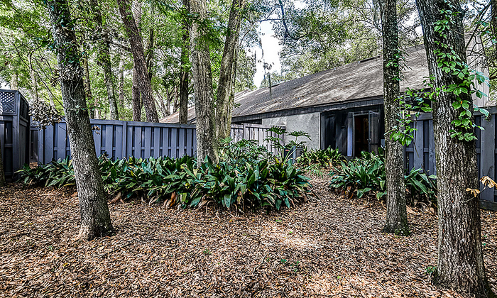 Optional courtyard