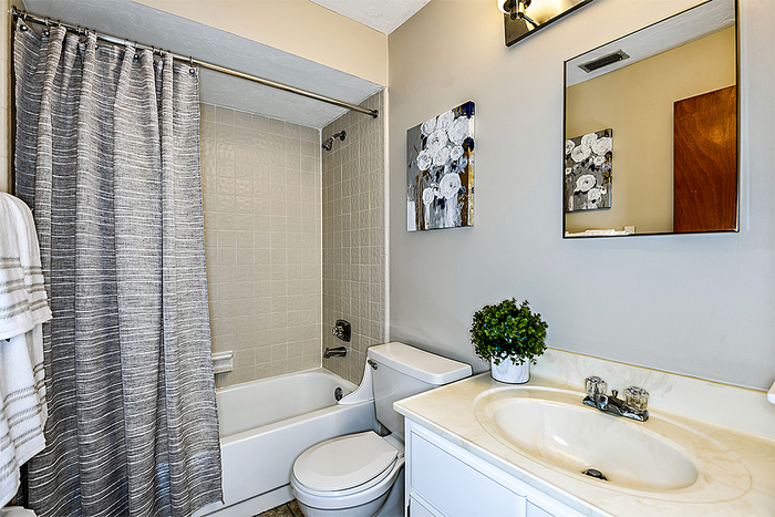Bathroom with shower/tub combo