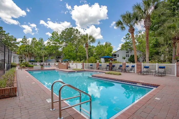 Sparkling swimming pool at Huntington Lakes Apartments